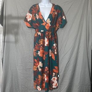 Shein Floral flowy dress. Low-cut. Spring colors